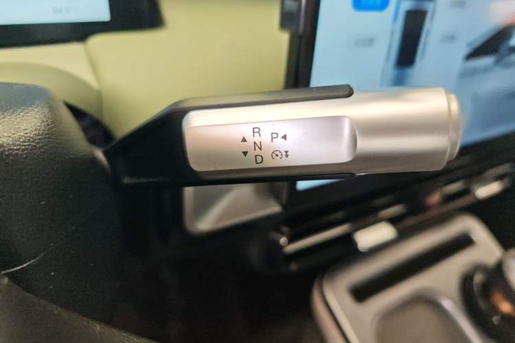 Used AION Y 2022 Plus 70 Smart Edition Gear Lever