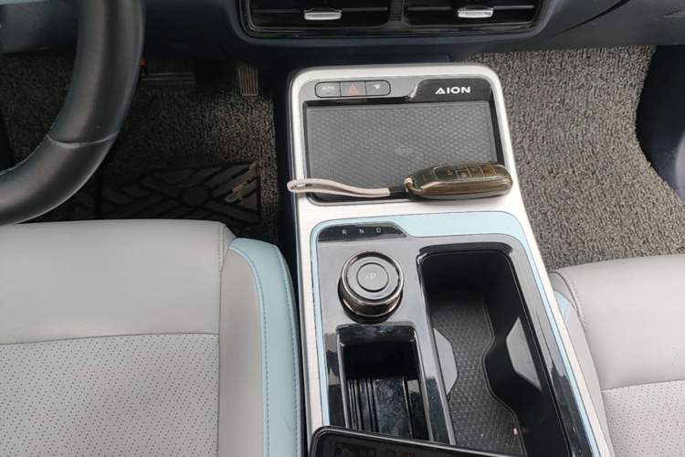 Used AION Y 2022 70 Intelligent Edition Lithium Iron Phosphate Gear Lever