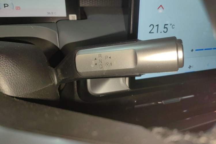 Used AION Y 2022 Plus 70 Smart Edition Gear Lever