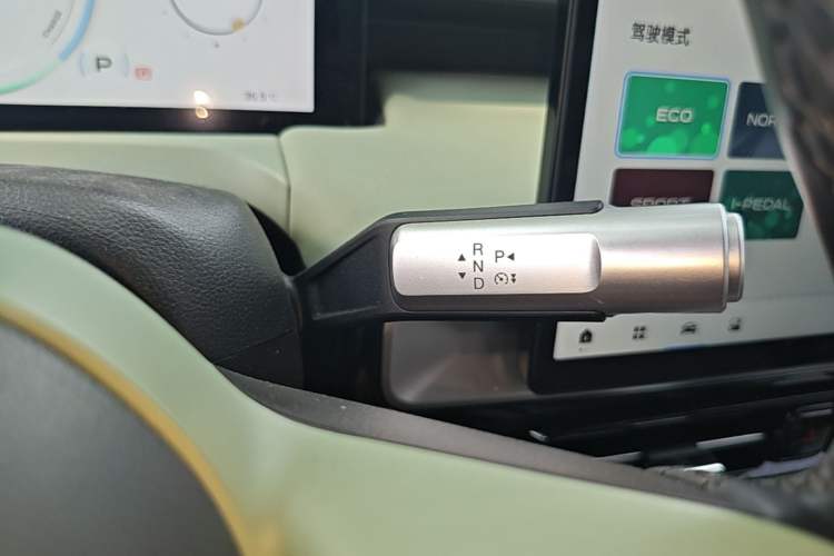 Used AION Y 2022 Plus 70 Smart Edition Gear Lever