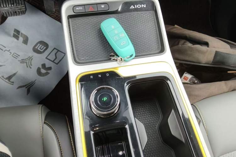 Used AION Y 2022 70 Tech Edition Lithium Iron Phosphate Gear Lever