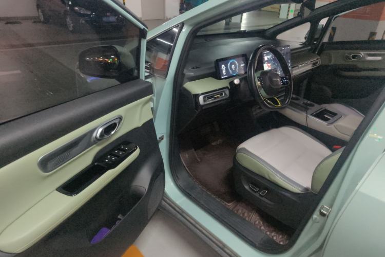 Used AION Y 2022 Plus 70 Smart Edition Interior 3