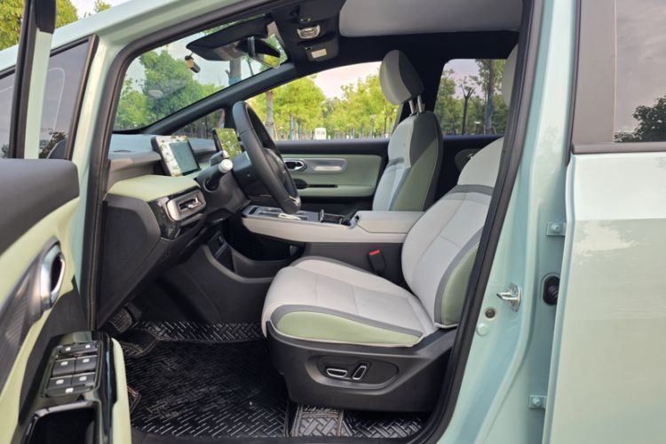 Used AION Y 2022 Plus 70 Tech Edition Interior 5