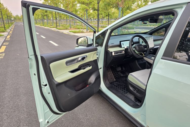 Used AION Y 2022 Plus 70 Tech Edition Interior 7
