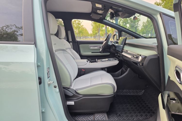 Used AION Y 2022 Plus 70 Tech Edition Interior 8