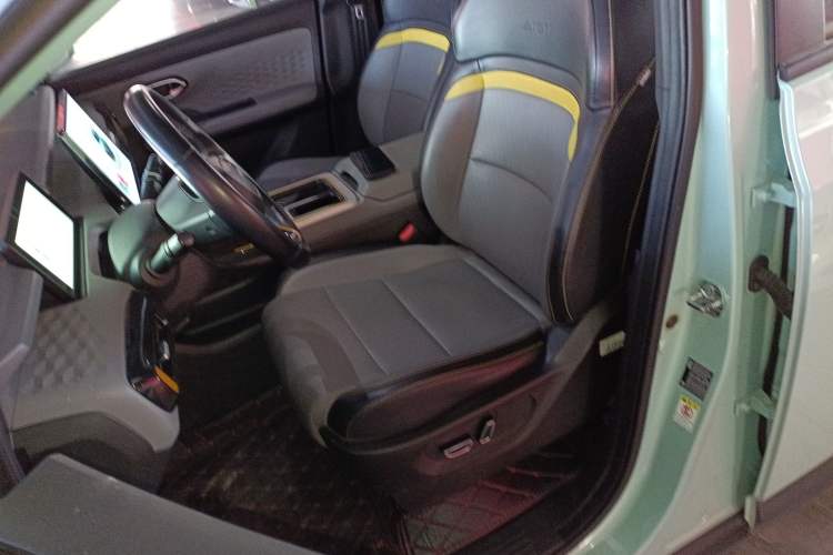 Used AION Y 2022 70 Intelligent Edition Lithium Iron Phosphate Left Front Seat