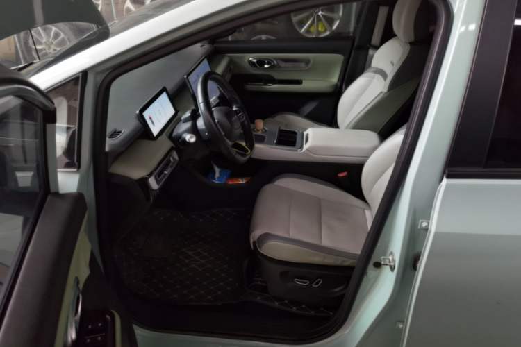 Used AION Y 2022 Plus 70 Tech Edition Left Front Seat