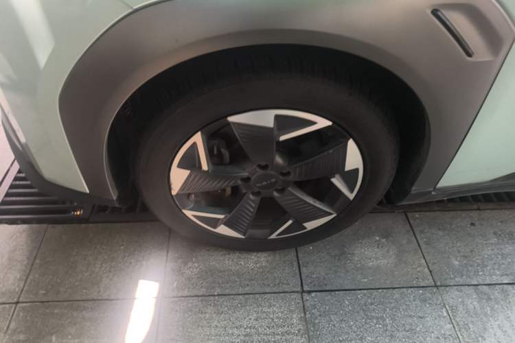 Used AION Y 2022 70 Intelligent Edition Ternary Lithium Left Front Wheel Hub