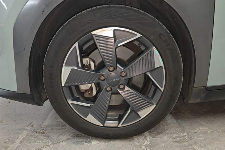 Used AION Y 2022 70 Intelligent Edition Lithium Iron Phosphate Left Front Wheel Hub