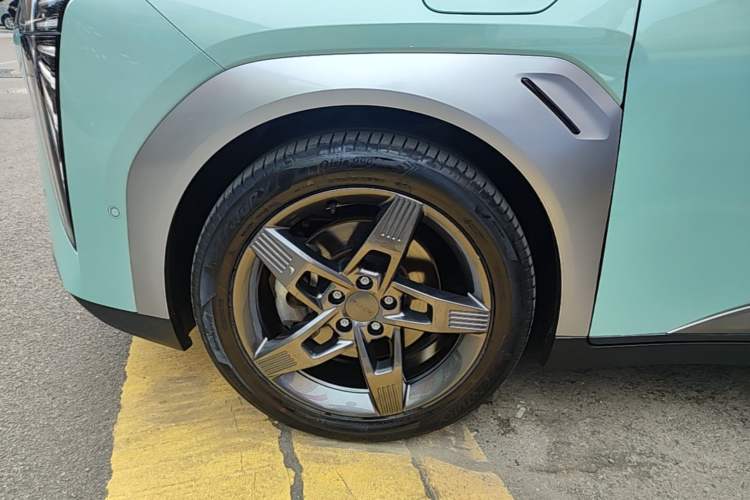 Used AION Y 2022 Plus 80 Intelligent Driving Edition Left Front Wheel Hub