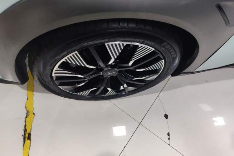 Used AION Y 2022 80 Intelligent Driving Version Left Front Wheel Hub