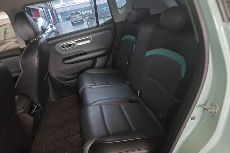 Used AION Y 2022 Plus 70 Smart Edition Left Rear Seat