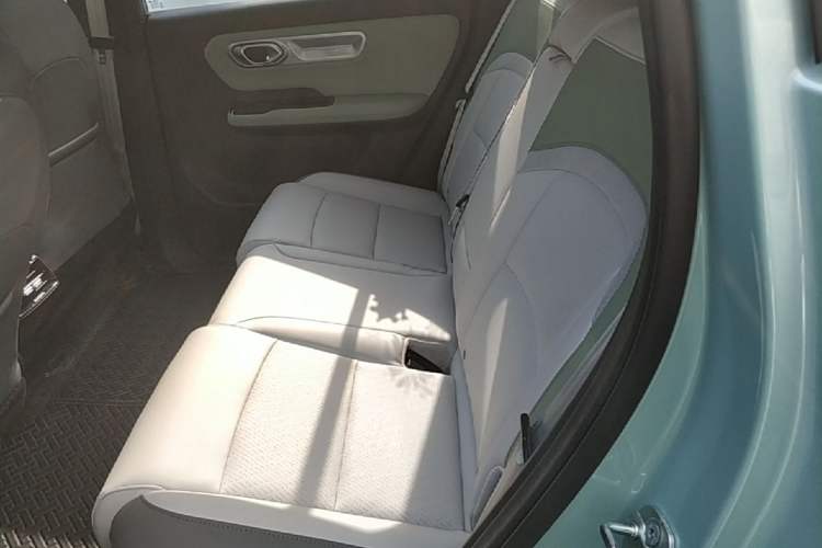 Used AION Y 2022 Plus 70 Tech Edition Left Rear Seat