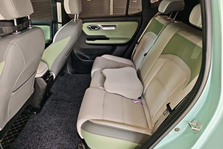 Used AION Y 2022 Plus 70 Smart Edition Left Rear Seat