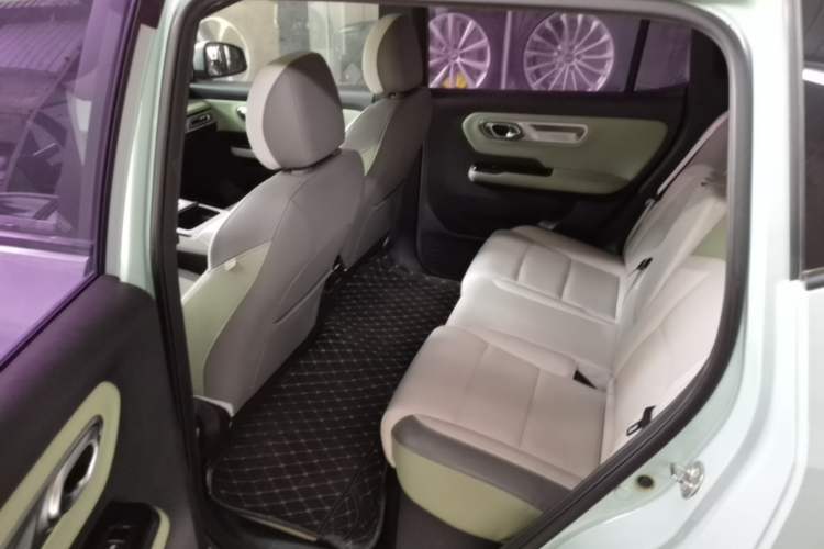 Used AION Y 2022 Plus 70 Tech Edition Left Rear Seat