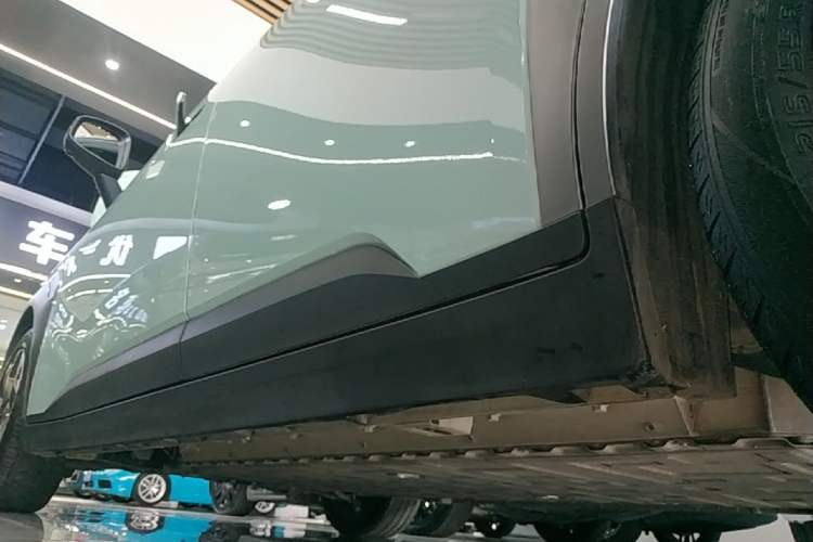 Used AION Y 2022 70 Intelligent Edition Lithium Iron Phosphate Left Side Sill