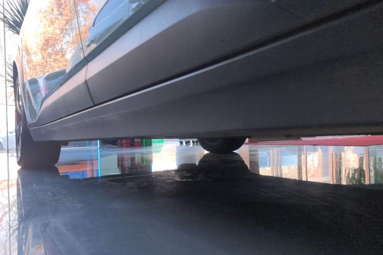 Used AION Y 2022 80 Ultra-Long Range Edition Left Side Sill