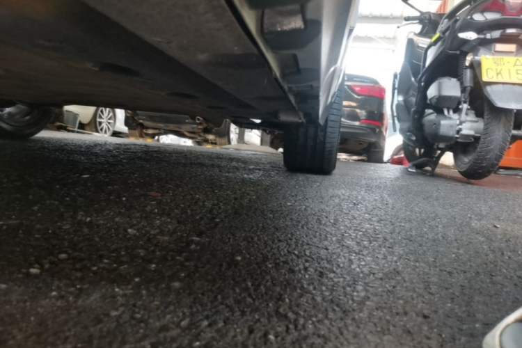 Used AION Y 2022 Plus 70 Tech Edition Left Side Sill