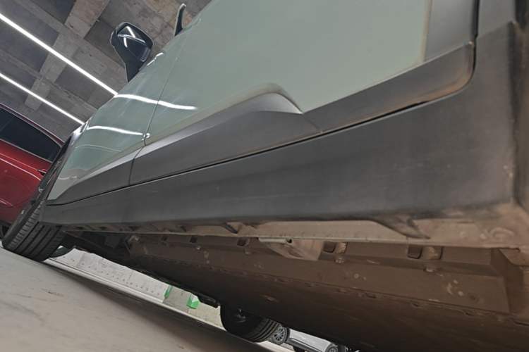 Used AION Y 2022 70 Intelligent Edition Lithium Iron Phosphate Left Side Sill