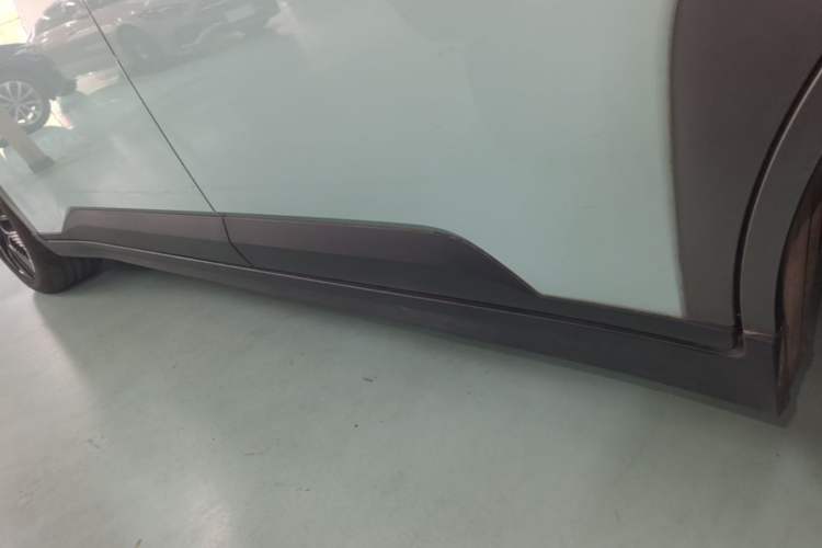Used AION Y 2022 70 Tech Edition Lithium Iron Phosphate Left Side Sill