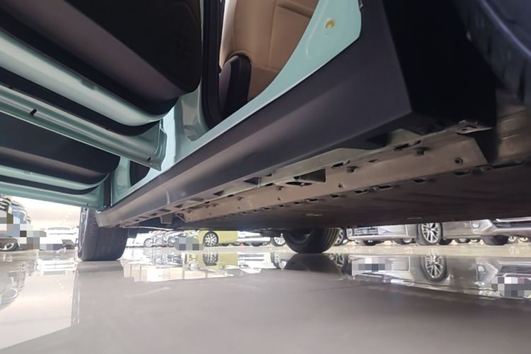 Used AION Y 2022 70 Intelligent Edition Lithium Iron Phosphate Left Side Sill