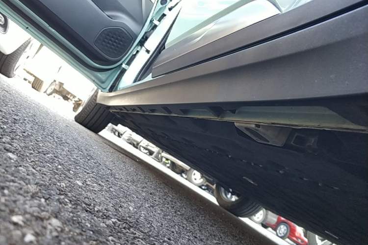 Used AION Y 2022 Plus 70 Tech Edition Left Side Sill