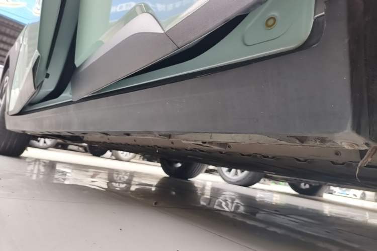 Used AION Y 2022 70 Intelligent Edition Lithium Iron Phosphate Left Side Sill