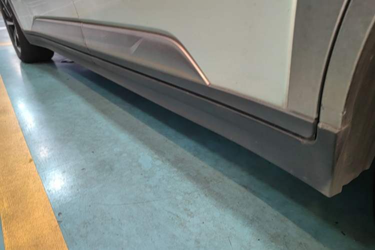 Used AION Y 2022 Plus 70 Smart Edition Left Side Sill