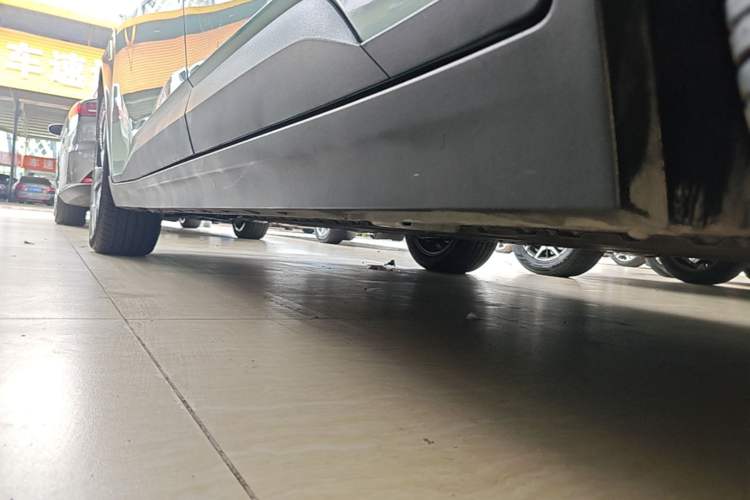 Used AION Y 2022 70 Intelligent Edition Lithium Iron Phosphate Left Side Sill