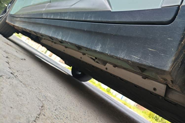 Used AION Y 2022 Plus 70 Smart Edition Left Side Sill