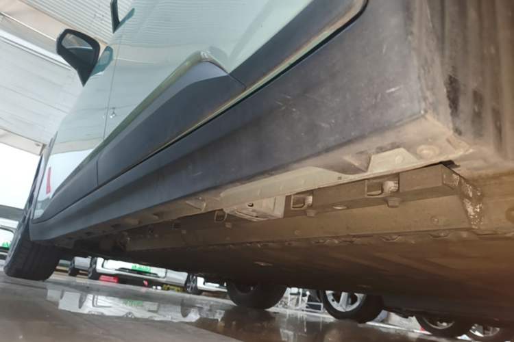 Used AION Y 2022 70 Intelligent Edition Lithium Iron Phosphate Left Side Sill