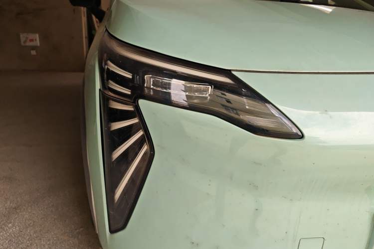 Used AION Y 2022 Plus 70 Smart Edition Right Front Headlight