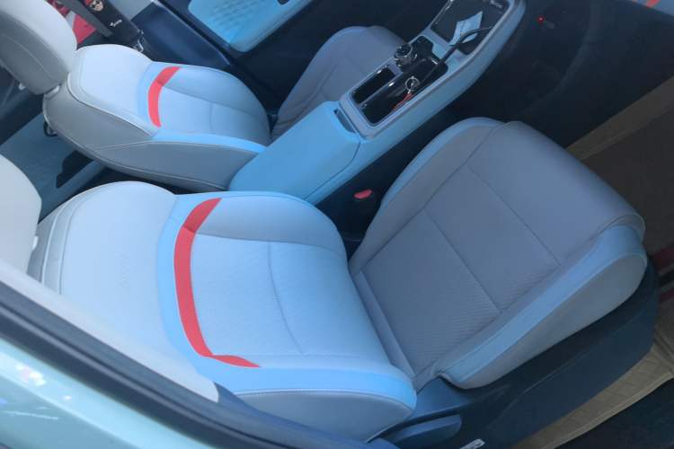 Used AION Y 2022 80 Ultra-Long Range Edition Right Front Seat