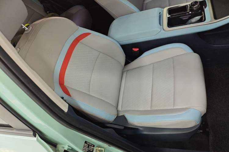 Used AION Y 2022 70 Intelligent Edition Lithium Iron Phosphate Right Front Seat
