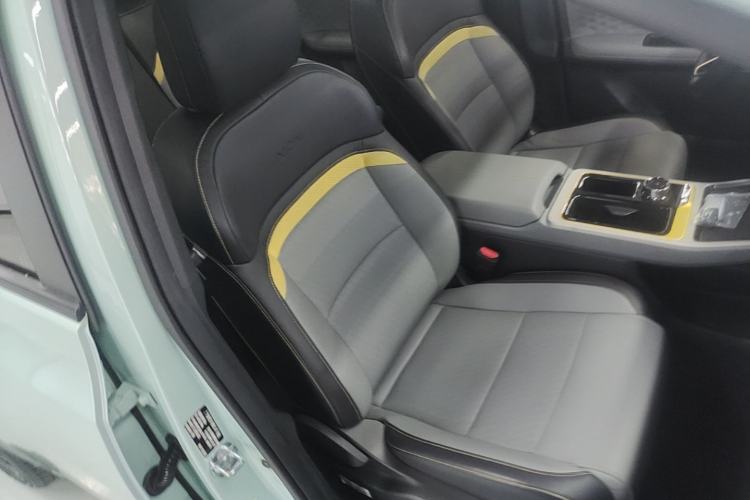 Used AION Y 2022 70 Tech Edition Lithium Iron Phosphate Right Front Seat