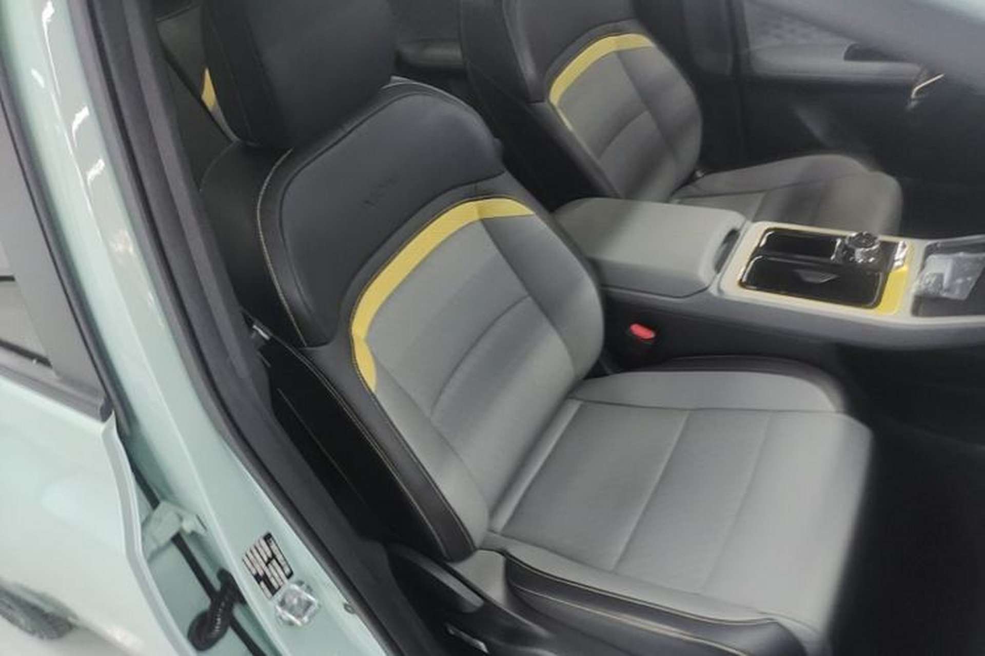 Used AION Y 2022 70 Tech Edition Lithium Iron Phosphate Right Front Seat