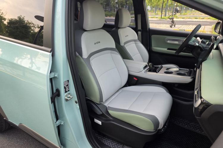 Used AION Y 2022 Plus 70 Tech Edition Right Front Seat