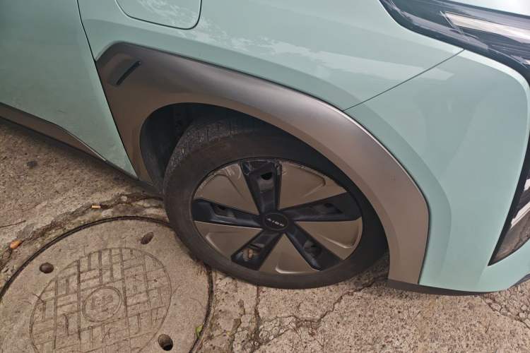 Used AION Y 2022 Plus 70 Enjoy Edition Right Front Wheel Hub