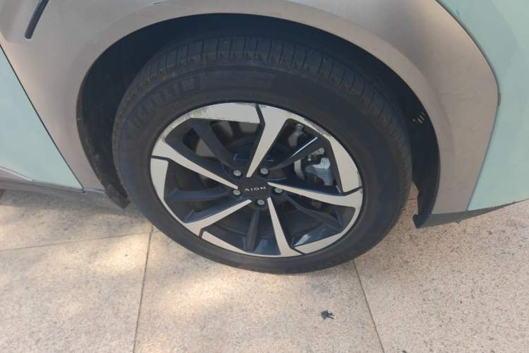 Used AION Y 2022 Plus 70 Smart Edition Right Front Wheel Hub