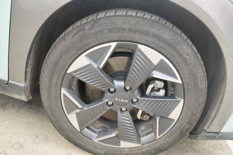 Used AION Y 2022 70 Intelligent Driving Version Lithium Iron Phosphate Right Front Wheel Hub