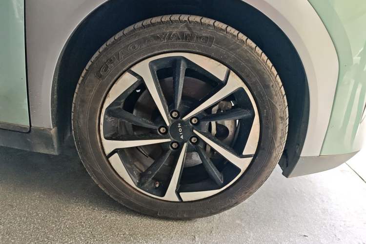 Used AION Y 2022 Plus 70 Smart Edition Right Front Wheel Hub