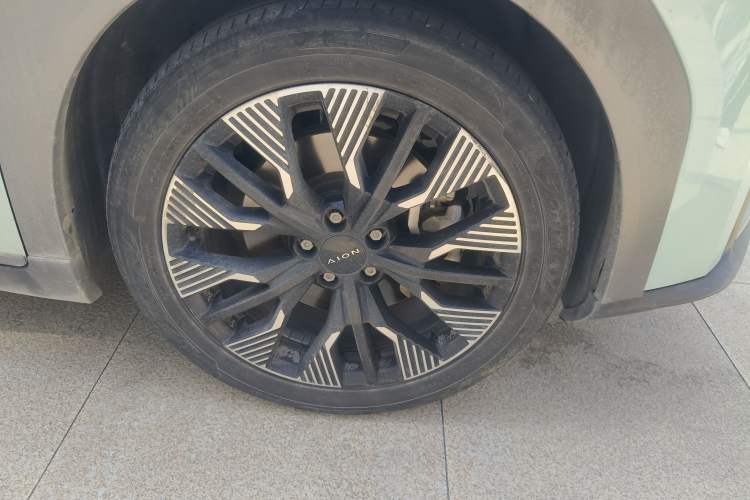 Used AION Y 2022 Plus 70 Smart Edition Right Front Wheel Hub