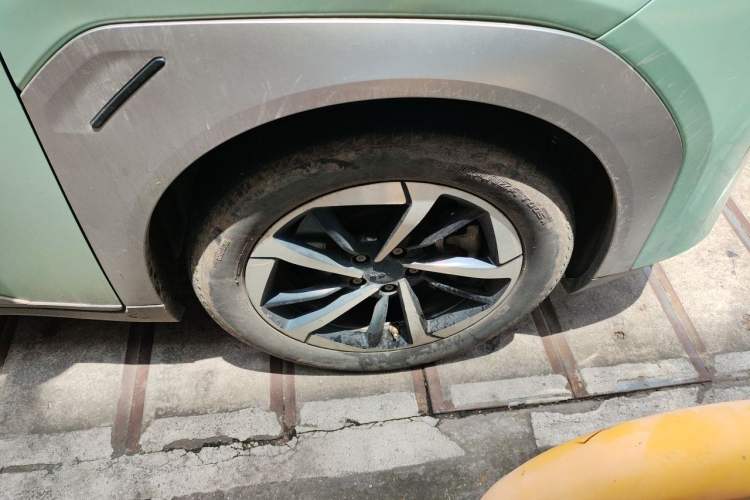 Used AION Y 2022 Plus 70 Smart Edition Right Front Wheel Hub