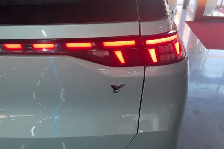 Used AION Y 2022 80 Ultra-Long Range Edition Right Rear Taillight