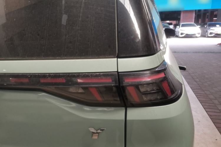 Used AION Y 2022 70 Intelligent Edition Lithium Iron Phosphate Right Rear Taillight