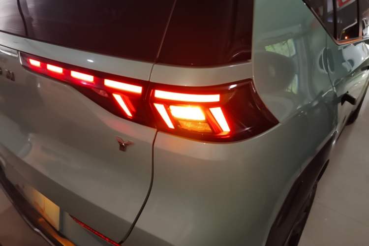 Used AION Y 2022 70 Intelligent Edition Lithium Iron Phosphate Right Rear Taillight