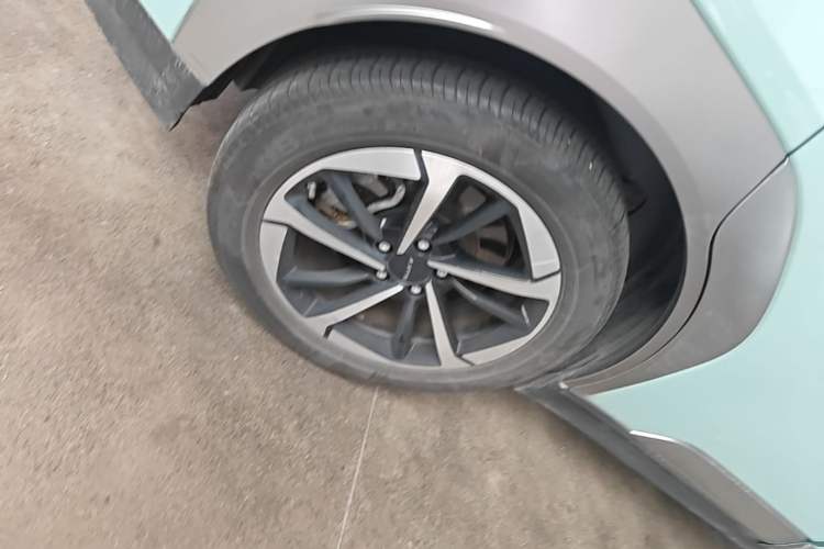 Used AION Y 2022 Plus 70 Smart Edition Right Rear Wheel Hub
