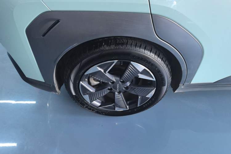 Used AION Y 2022 80 Ultra-Long Range Edition Right Rear Wheel Hub