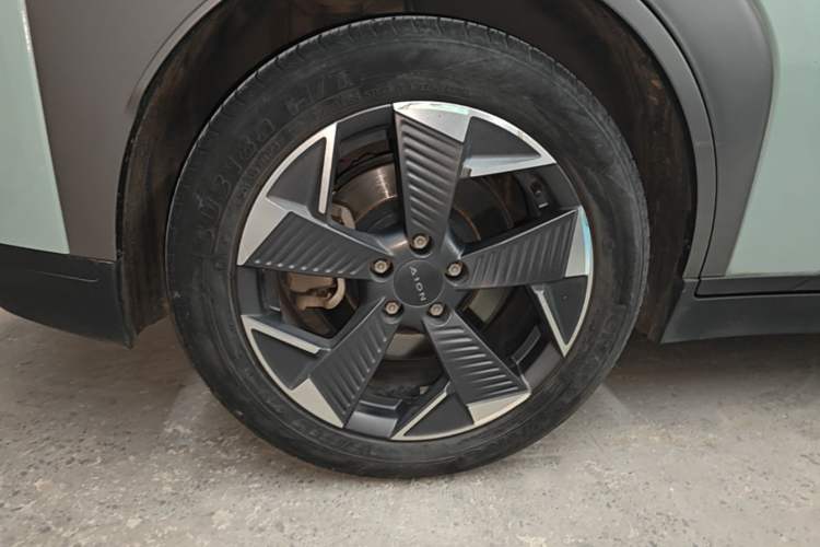 Used AION Y 2022 70 Intelligent Edition Lithium Iron Phosphate Right Rear Wheel Hub
