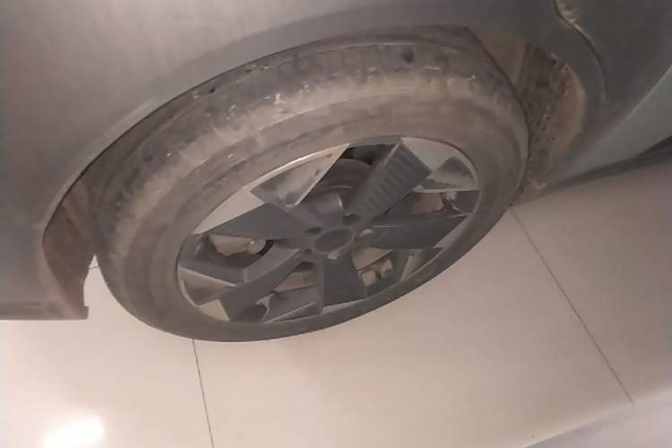 Used AION Y 2022 70 Intelligent Edition Lithium Iron Phosphate Right Rear Wheel Hub